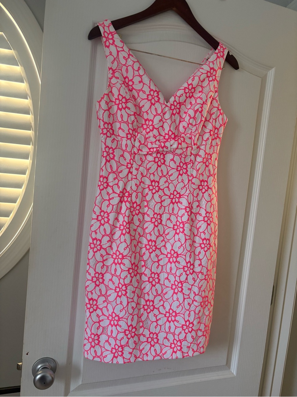 Lilly Pulitzer women’s 4 pink and white sleeveless v neck midi dress
